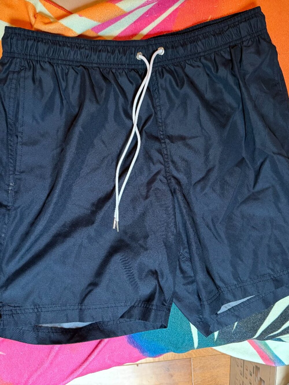 Lands' End Men's Navy Board shorts, size Large